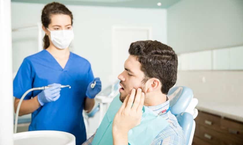 Featured image for “When to Call the Dentist: A Guide to Dental Emergencies”